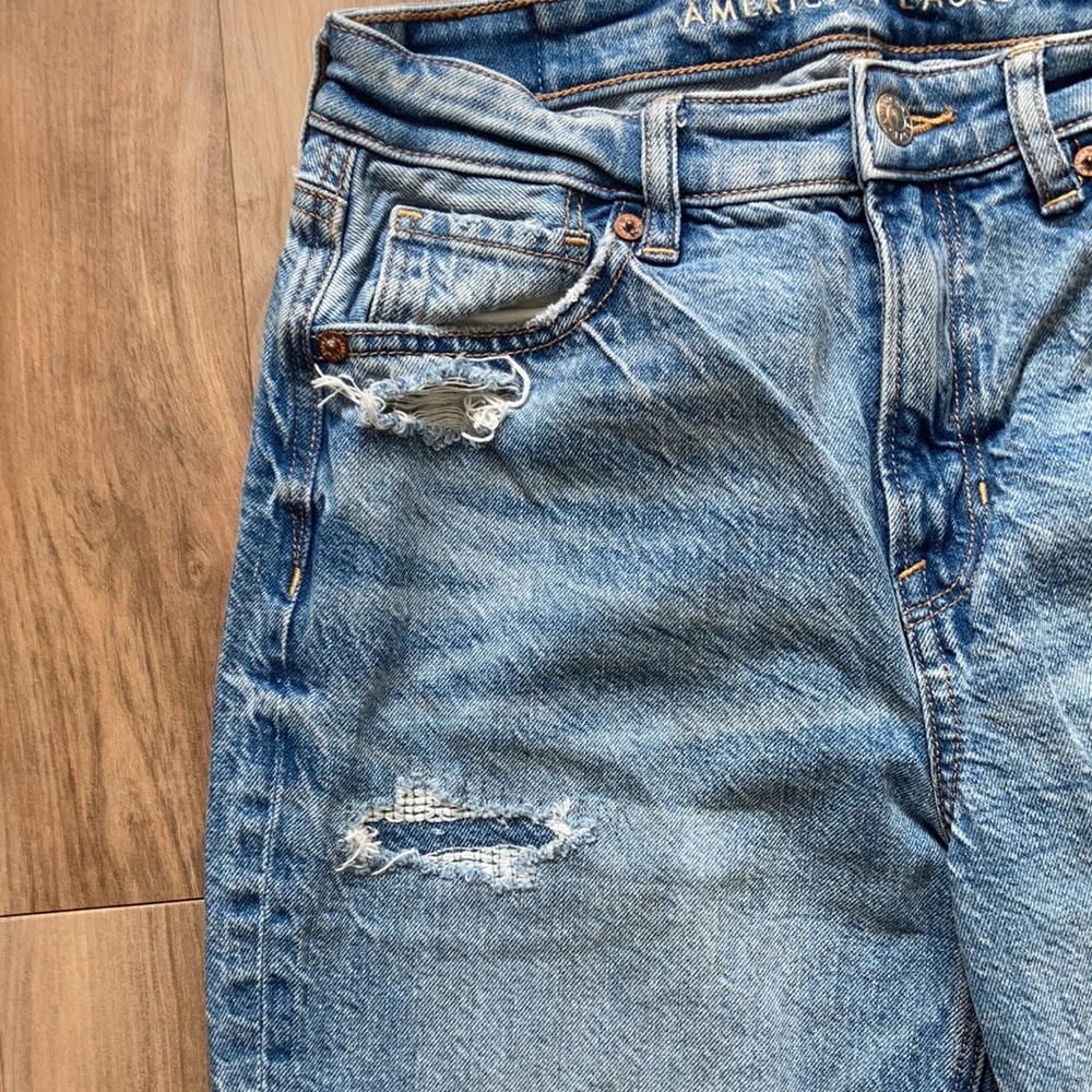 American Eagle Distressed Mom jean size 2 short - Picture 7 of 16